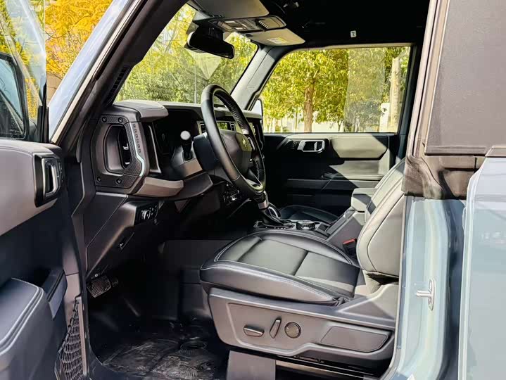 Фото 8 - Ford Bronco