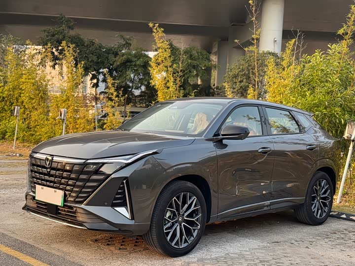 Фото 1 - Changan UNI-Z Hybrid