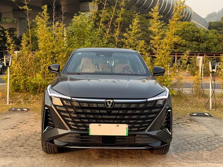 Фото 2 - Changan UNI-Z Hybrid