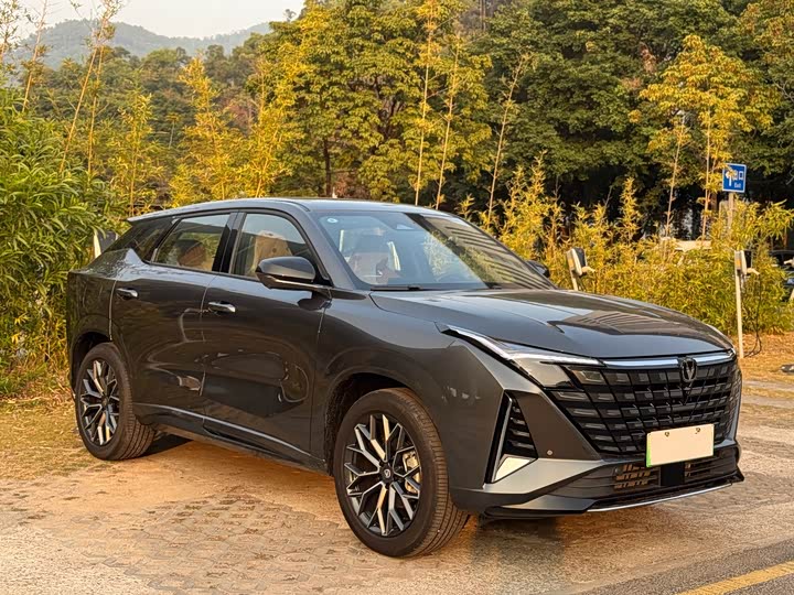 Фото 3 - Changan UNI-Z Hybrid