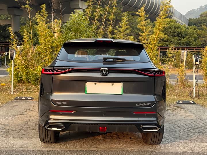 Фото 4 - Changan UNI-Z Hybrid