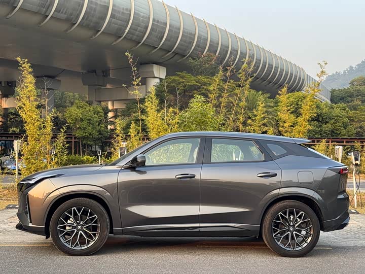 Фото 8 - Changan UNI-Z Hybrid