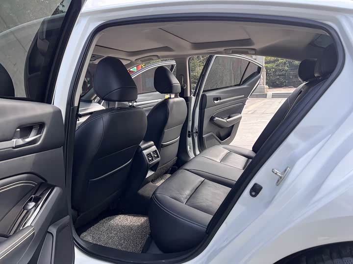 Фото 7 - Nissan Teana