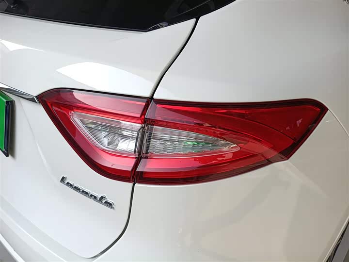 Фото 8 - Maserati Levante