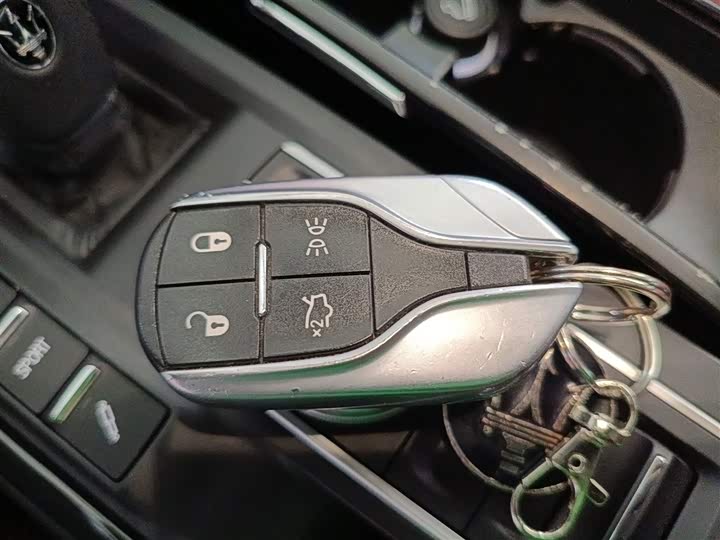 Фото 9 - Maserati Levante