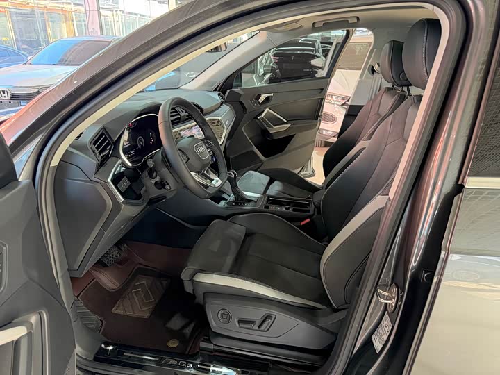 Фото 8 - Audi Q3