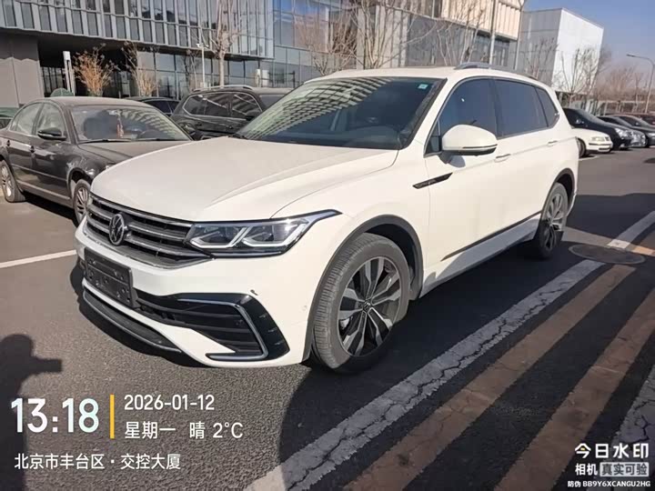 Фото 1 - Volkswagen Tiguan L Pro