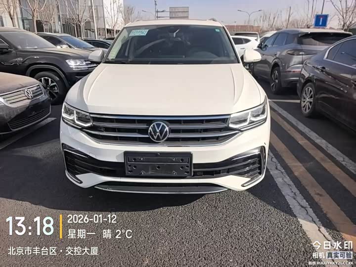 Фото 2 - Volkswagen Tiguan L Pro