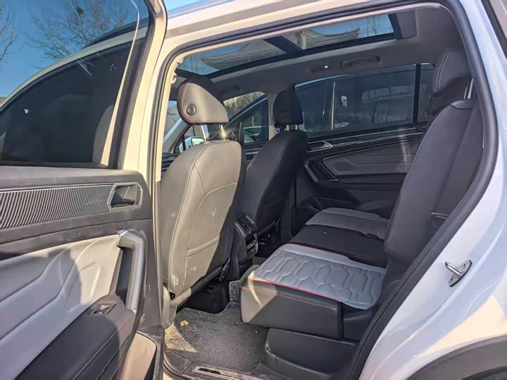 Фото 9 - Volkswagen Tiguan L Pro