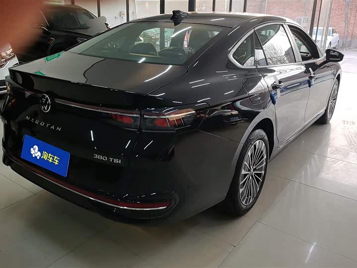 Фото 3 - Volkswagen Magotan