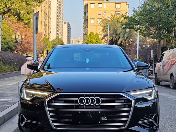 Фото 2 - Audi A6L