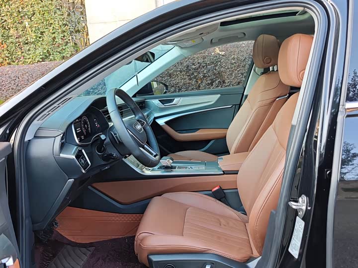 Фото 4 - Audi A6L