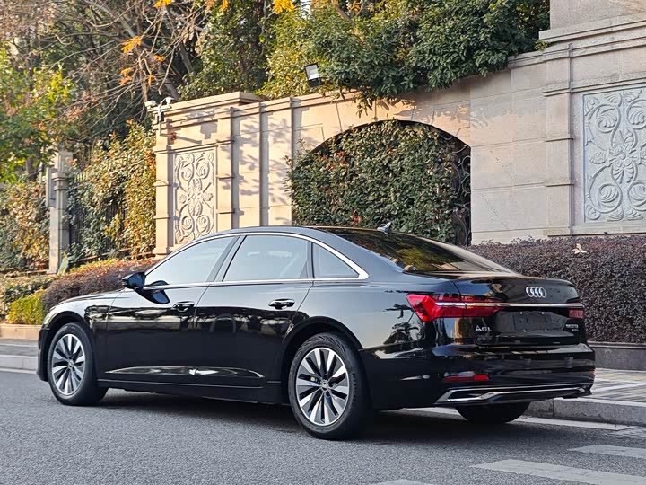 Фото 5 - Audi A6L