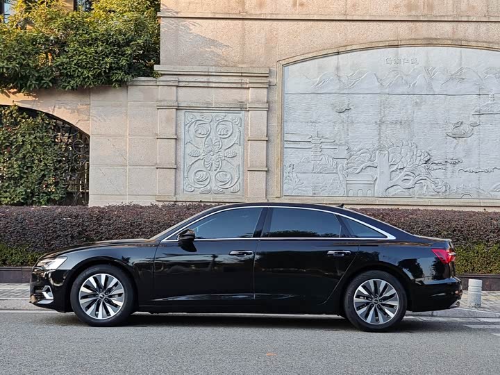 Фото 6 - Audi A6L