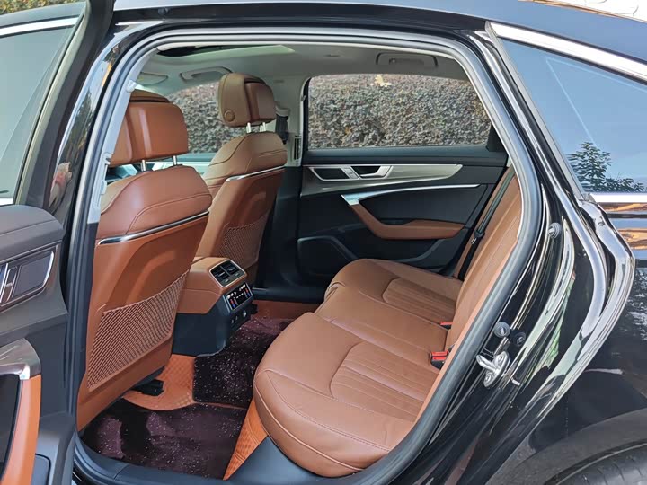 Фото 8 - Audi A6L