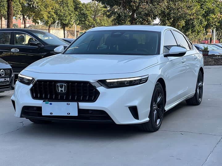 Фото 1 - Honda Inspire