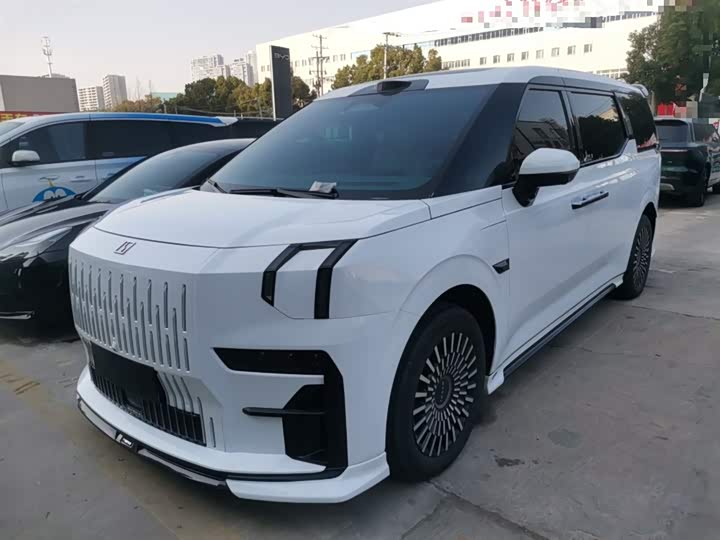 Фото 2 - Zeekr 009