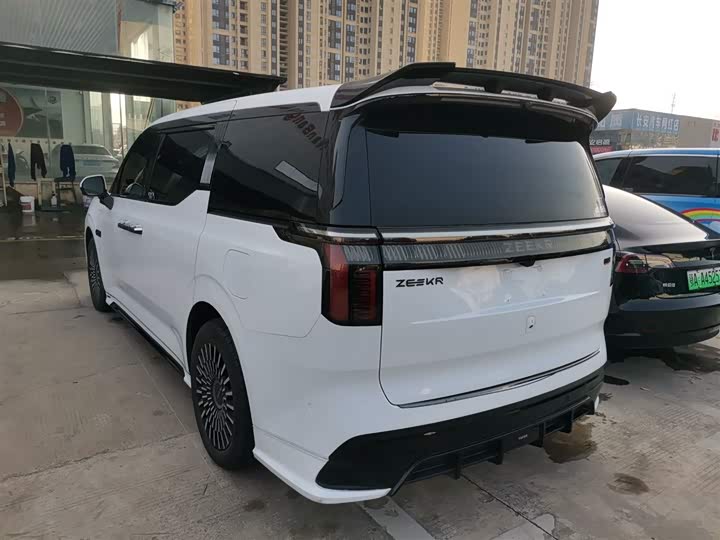 Фото 5 - Zeekr 009