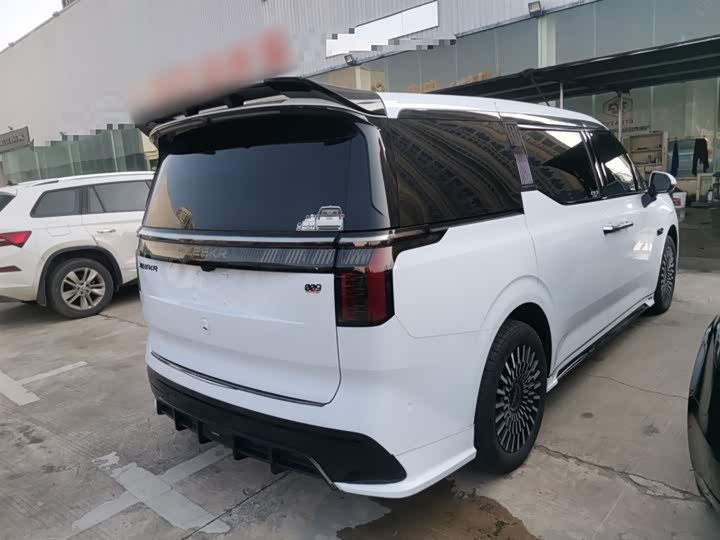 Фото 7 - Zeekr 009