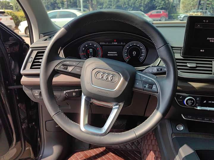 Фото 7 - Audi Q5L
