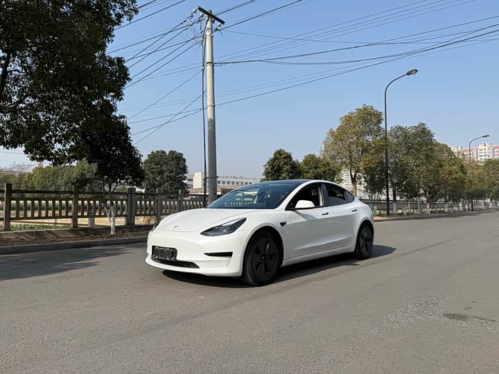 Фото 1 - Tesla Model 3