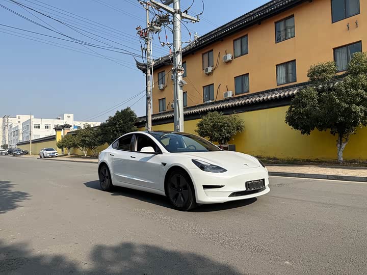 Фото 3 - Tesla Model 3