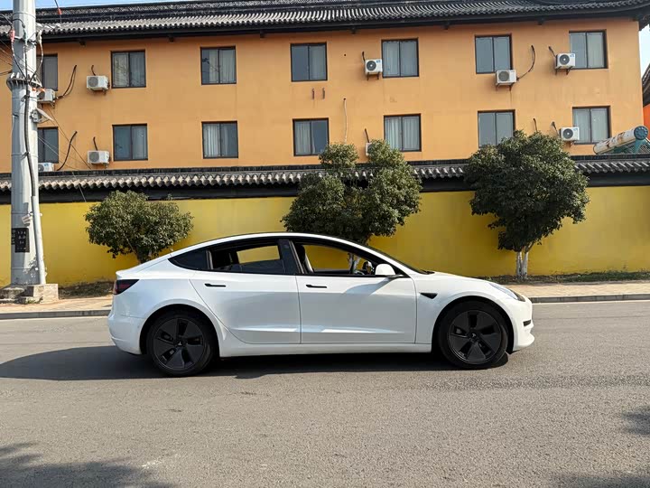 Фото 4 - Tesla Model 3