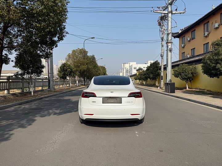 Фото 5 - Tesla Model 3