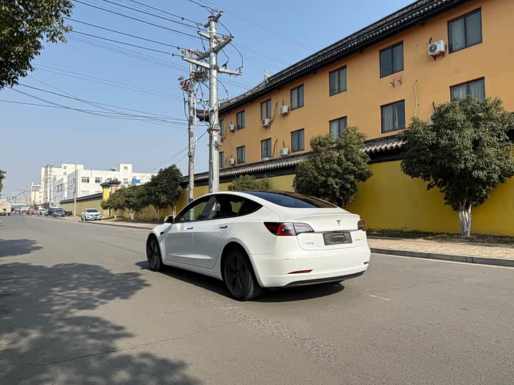 Фото 7 - Tesla Model 3