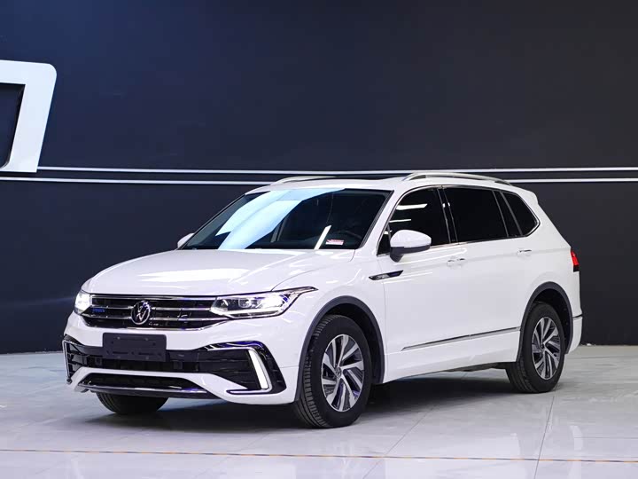 Фото 1 - Volkswagen Tiguan L Hybrid