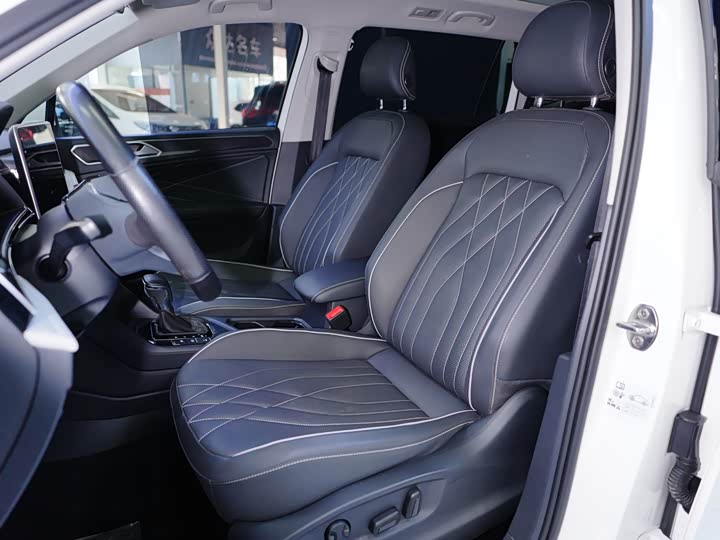 Фото 5 - Volkswagen Tiguan L Hybrid