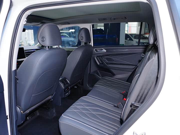 Фото 6 - Volkswagen Tiguan L Hybrid