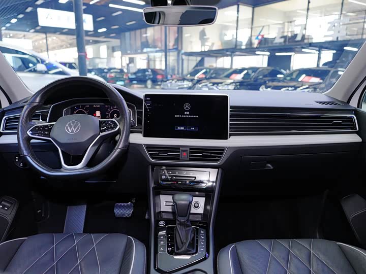 Фото 7 - Volkswagen Tiguan L Hybrid