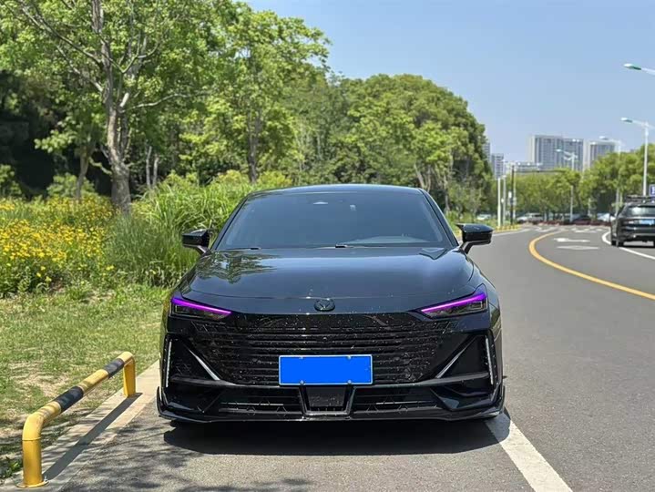 Фото 2 - Changan UNI-V