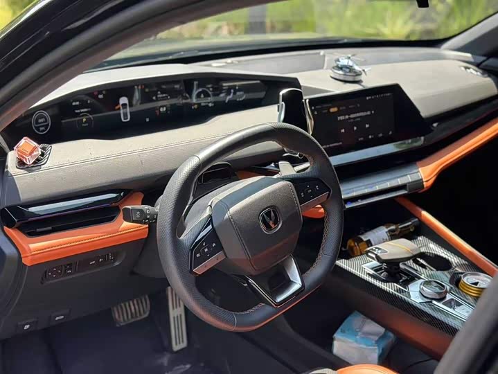 Фото 9 - Changan UNI-V