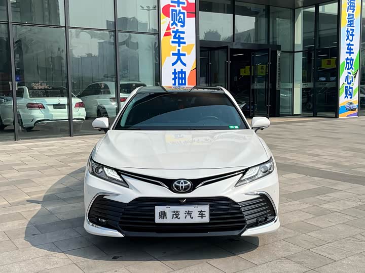 Фото 1 - Toyota Camry