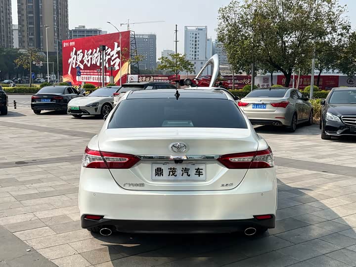 Фото 3 - Toyota Camry