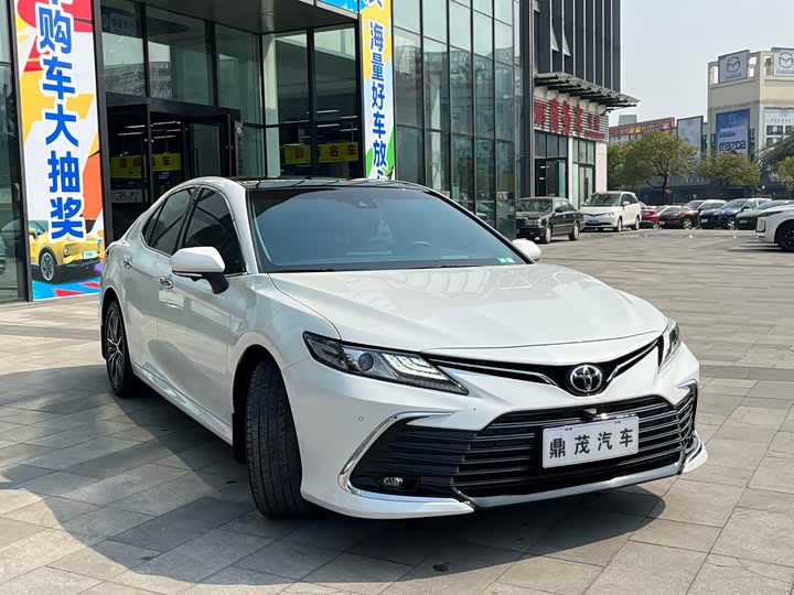 Фото 5 - Toyota Camry