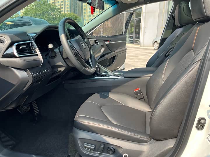 Фото 9 - Toyota Camry