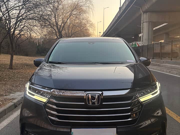 Фото 1 - Honda Odyssey