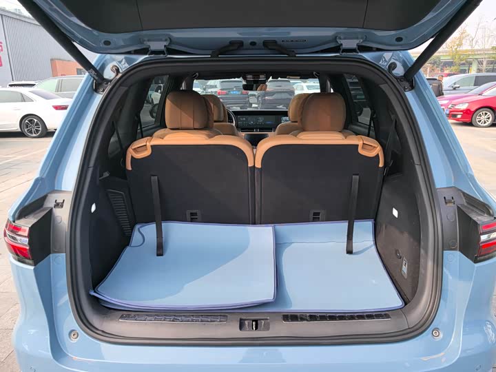 Фото 8 - LiXiang One