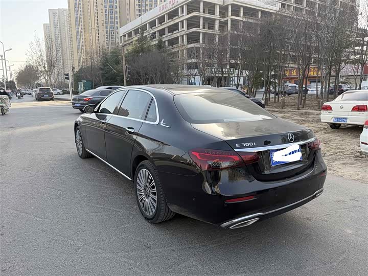 Фото 4 - Mercedes-Benz E-Class