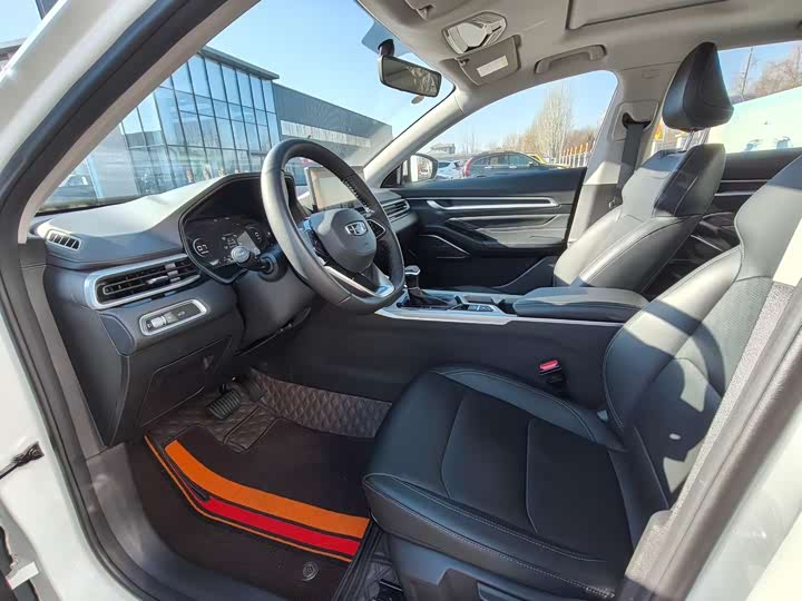 Фото 4 - Geely Emgrand