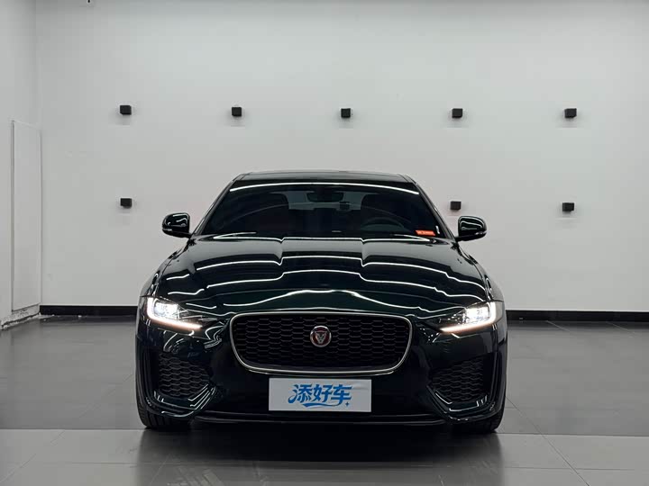 Фото 2 - Jaguar XE L