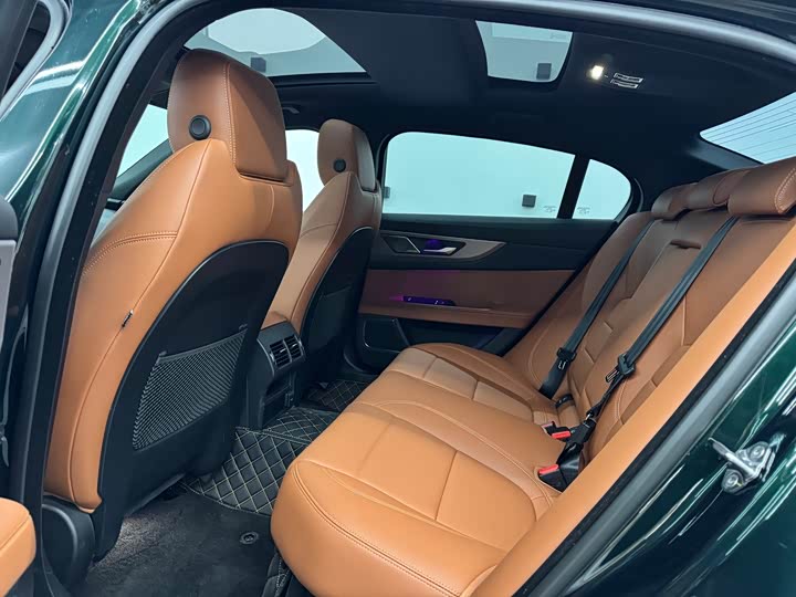 Фото 5 - Jaguar XE L