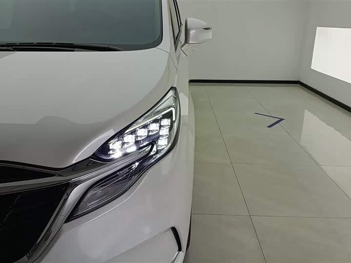 Фото 5 - Buick GL8 ES