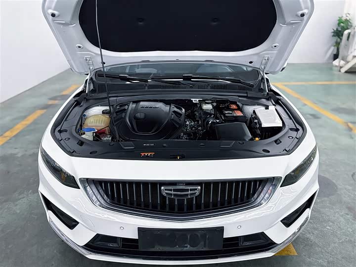 Фото 2 - Geely Preface