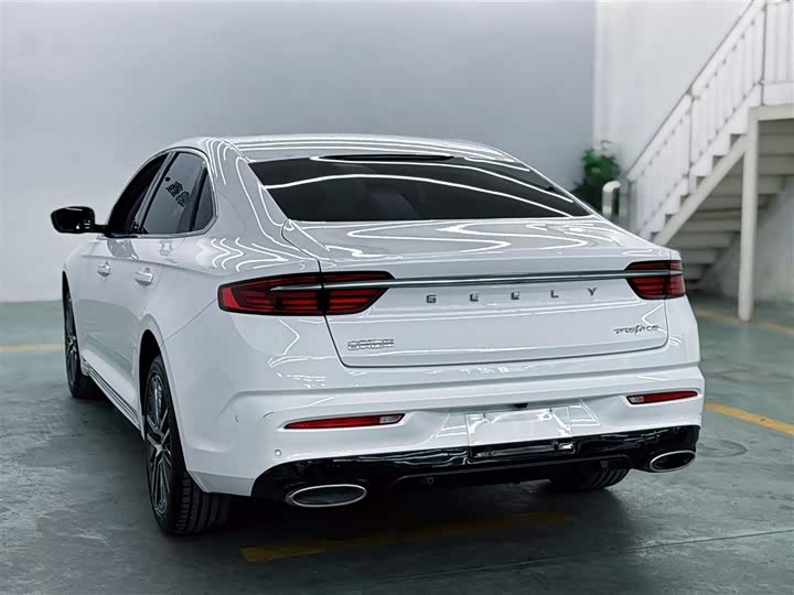 Фото 8 - Geely Preface