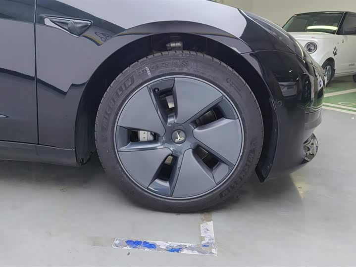 Фото 6 - Tesla Model 3