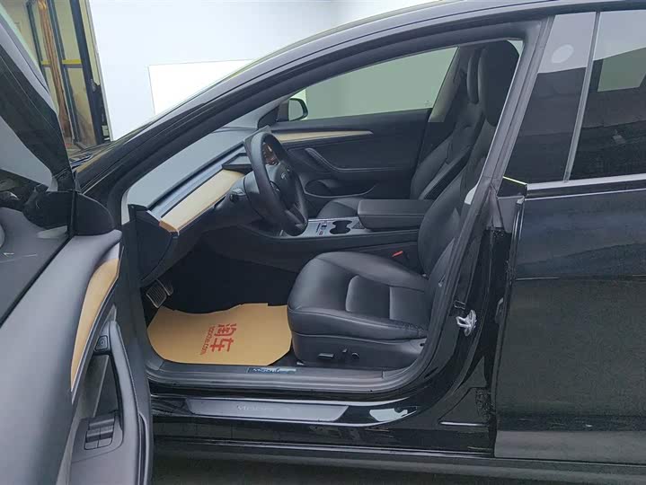 Фото 9 - Tesla Model 3